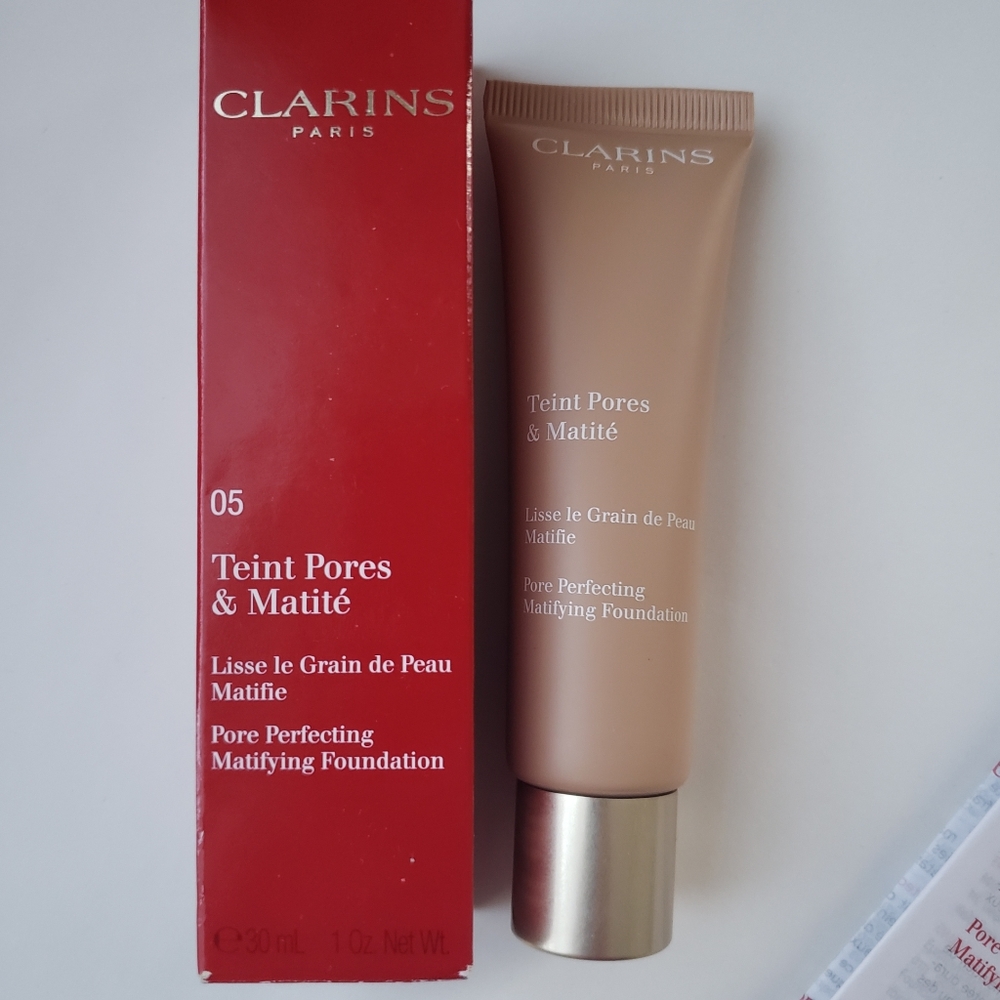 Clarins Pore Perfecting Matifying Foundation 05